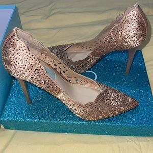 Pointed toe High Heels